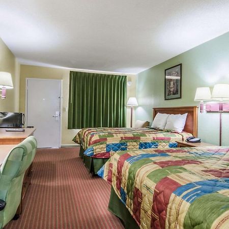 Rodeway Inn Concordia ภายนอก รูปภาพ
