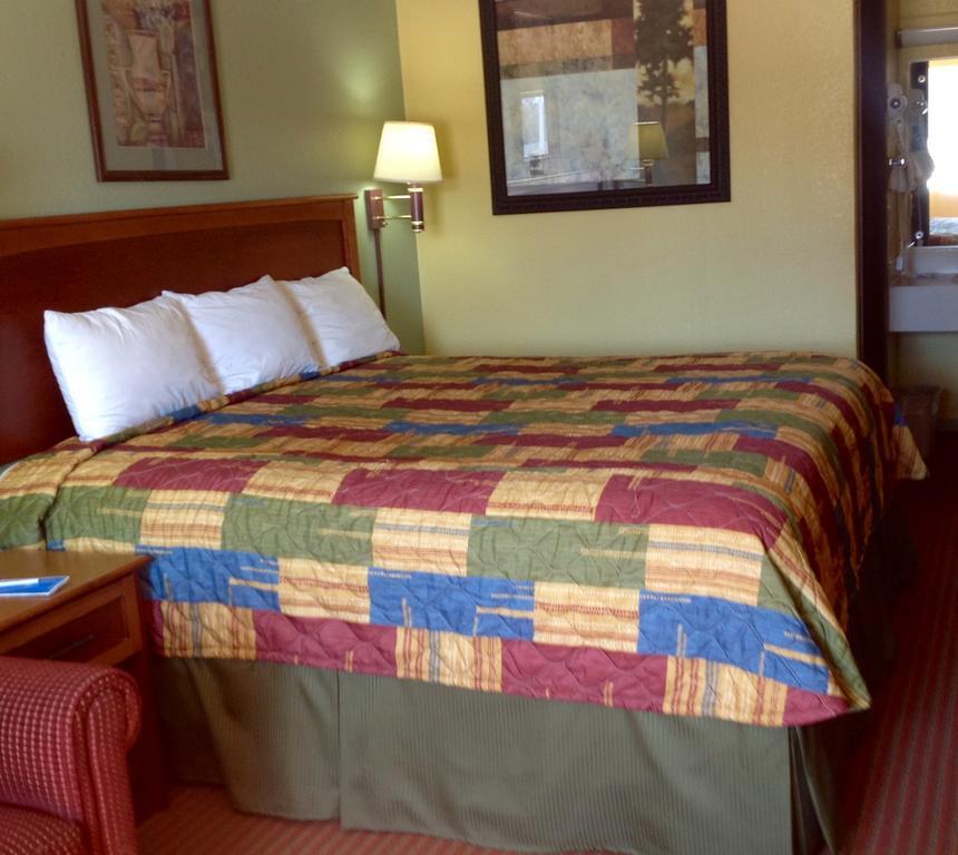 Rodeway Inn Concordia ภายนอก รูปภาพ